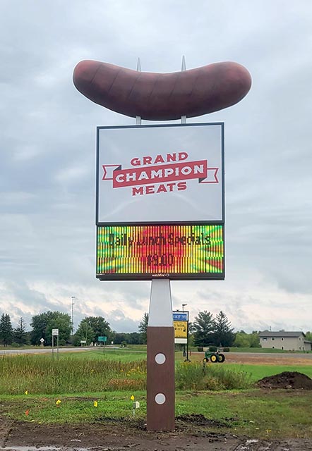 Grand Champion Meats Unveils Epic Giant Bratwurst Sign: A Culinary Triumph (UPDATED)缩略图